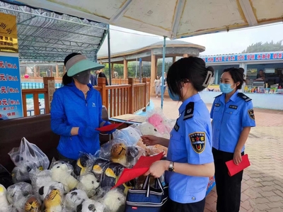 禁止使用童工 保護(hù)未成年人:長島勞動(dòng)保障監(jiān)察大隊(duì)開展專項(xiàng)法治宣傳活動(dòng)